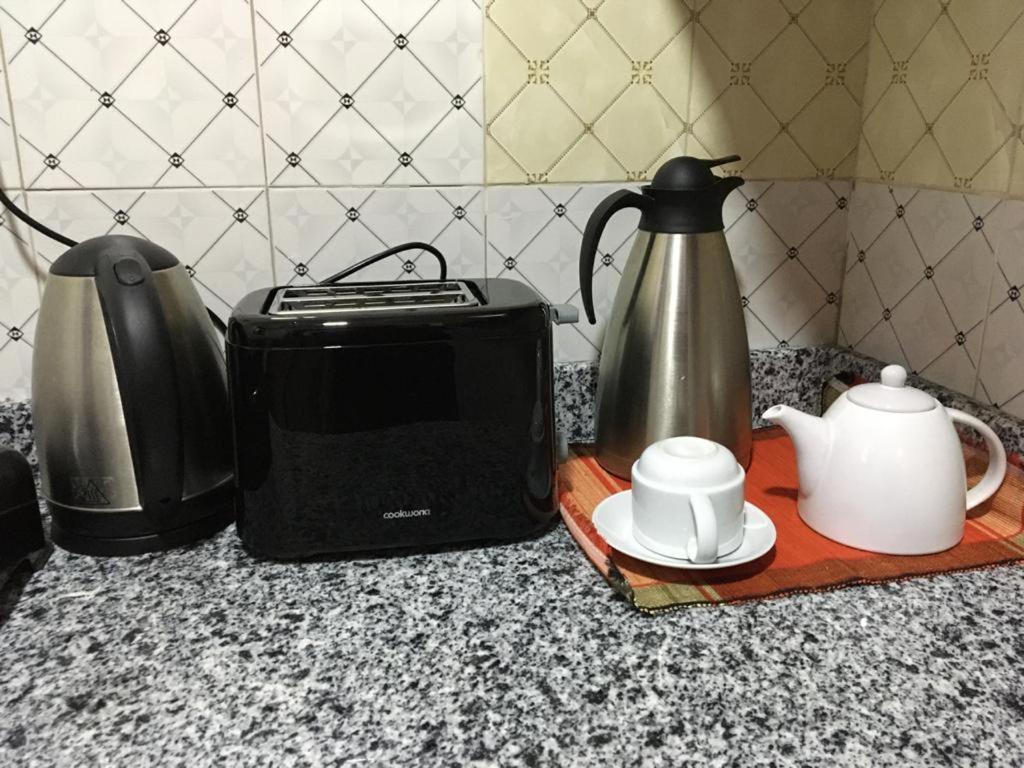 恩德培 Okra House酒店 外观 照片